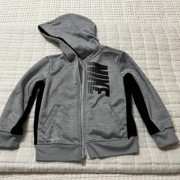 Gently worn (USED)- Toddler’s Nike jacket - Picture 3 of 11